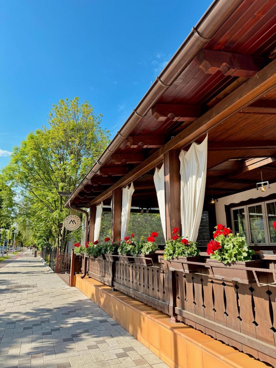 Pensiune Montana in Curtea De Arges, Romania