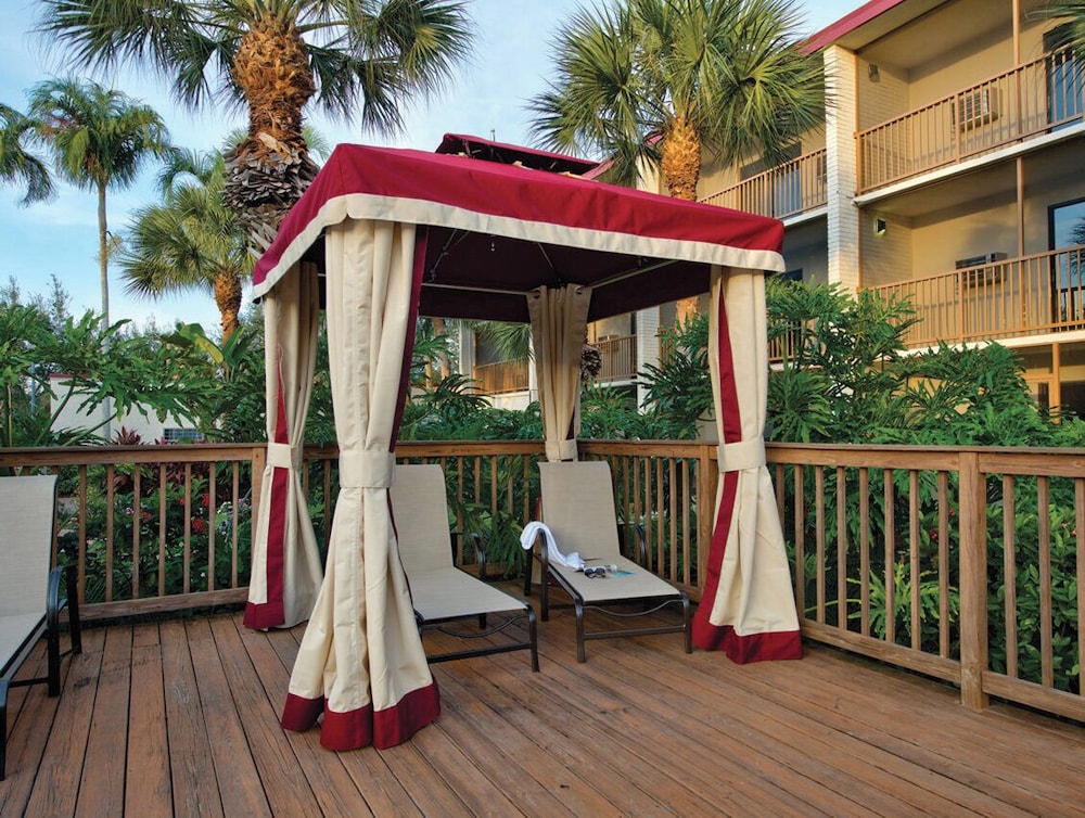 Red Roof Inn PLUS & Suites Naples Downtown 5th Ave S - photo 46