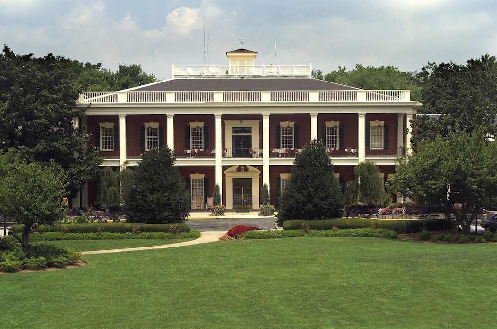 Stone Mountain Inn - carbon neutral hotel in Stone Mountain