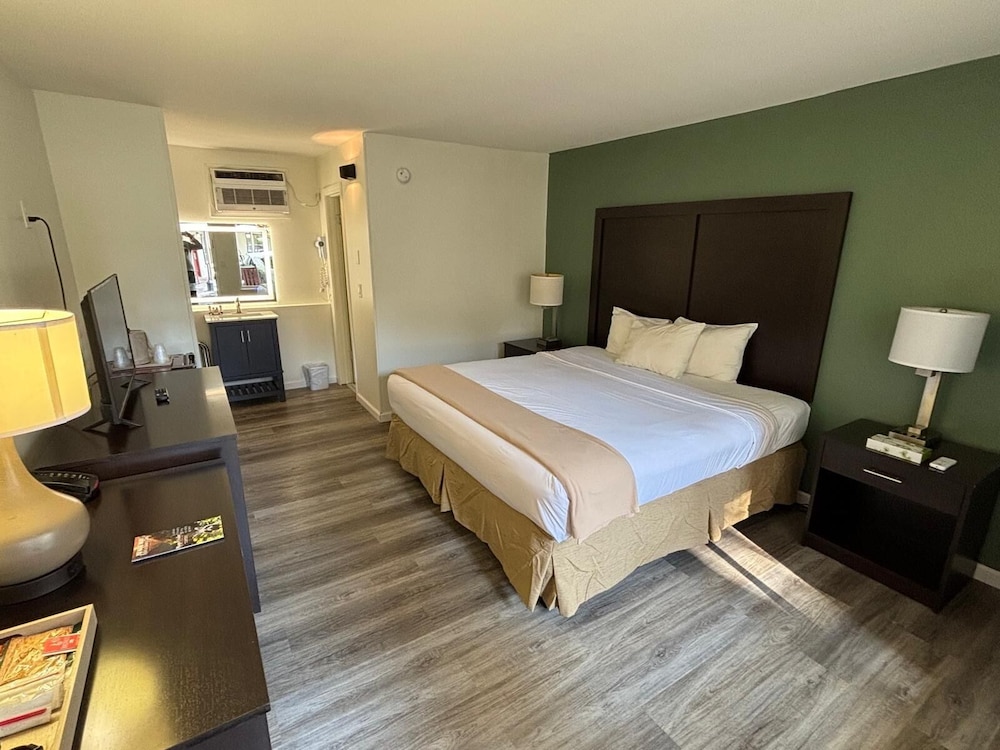 Castlewood Inn - photo 23