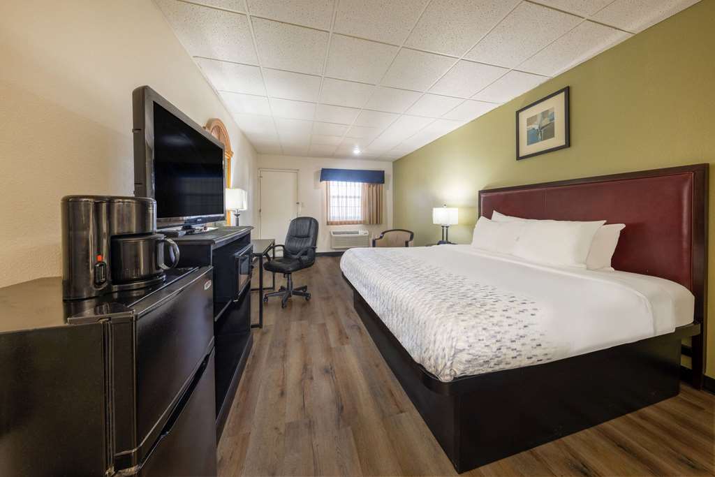 Baymont by Wyndham El Dorado - photo 9