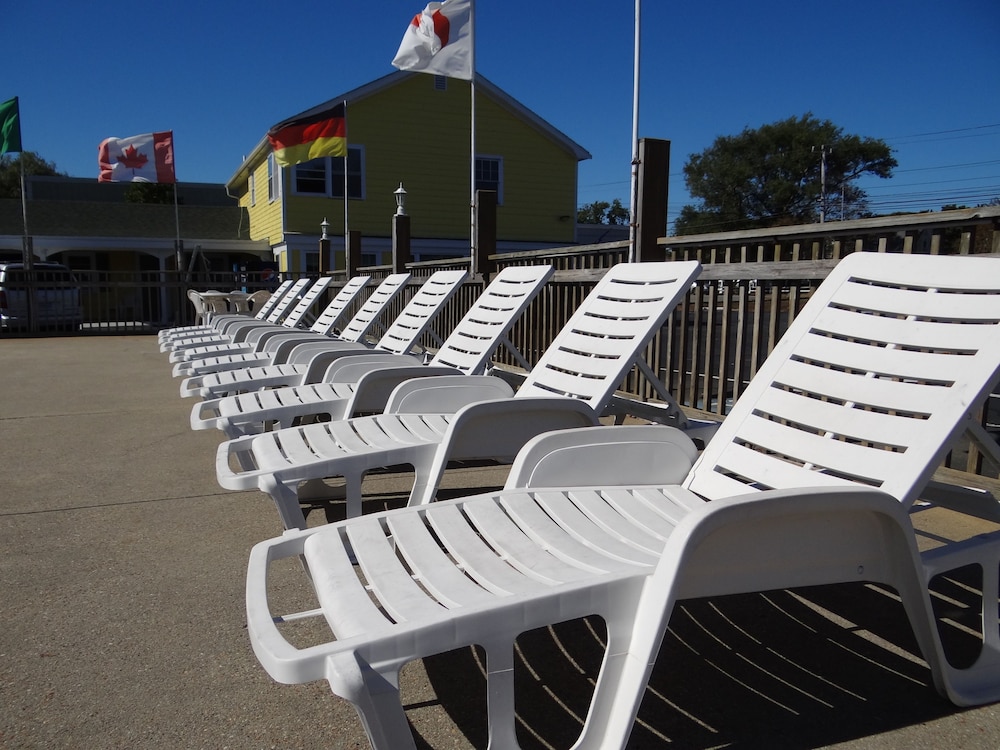 Jonathan Edwards Motel - photo 26