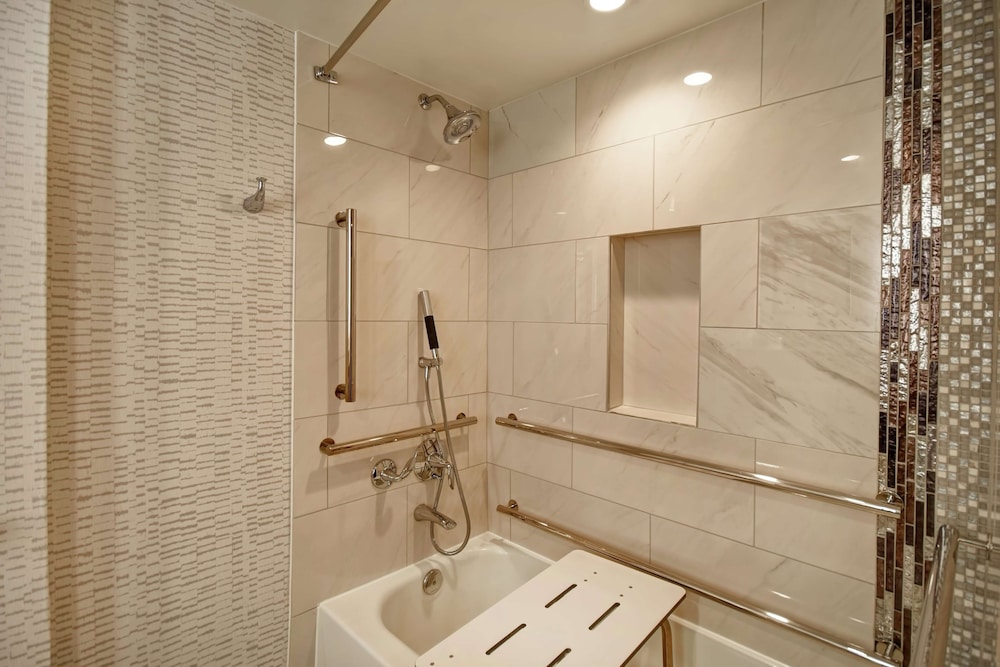 Embassy Suites by Hilton Omaha Downtown Old Market - photo 28