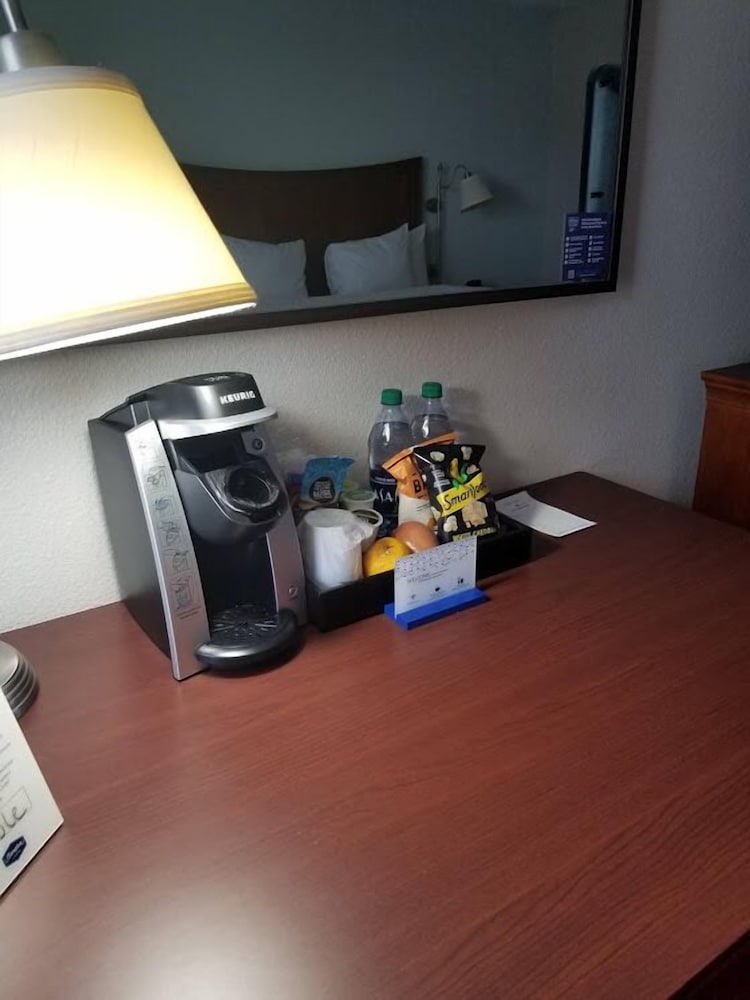 Hampton Inn Henderson - photo 21