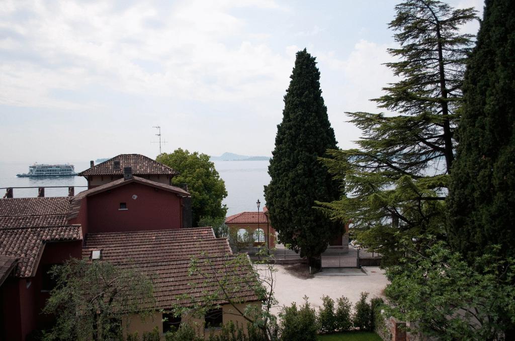 Villa Mughetto — 4-Star Luxury Hotel in Gardone Riviera, Italy