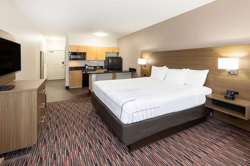 La Quinta Inn & Suites by Wyndham Wichita Falls MSU Area - photo 35