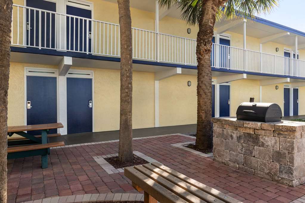 Days Inn by Wyndham Cocoa Beach Port Canaveral - photo 31