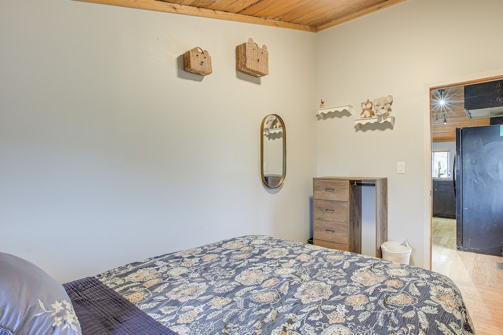 Homey Galloway Getaway on Private 7 acre Farm - photo 6