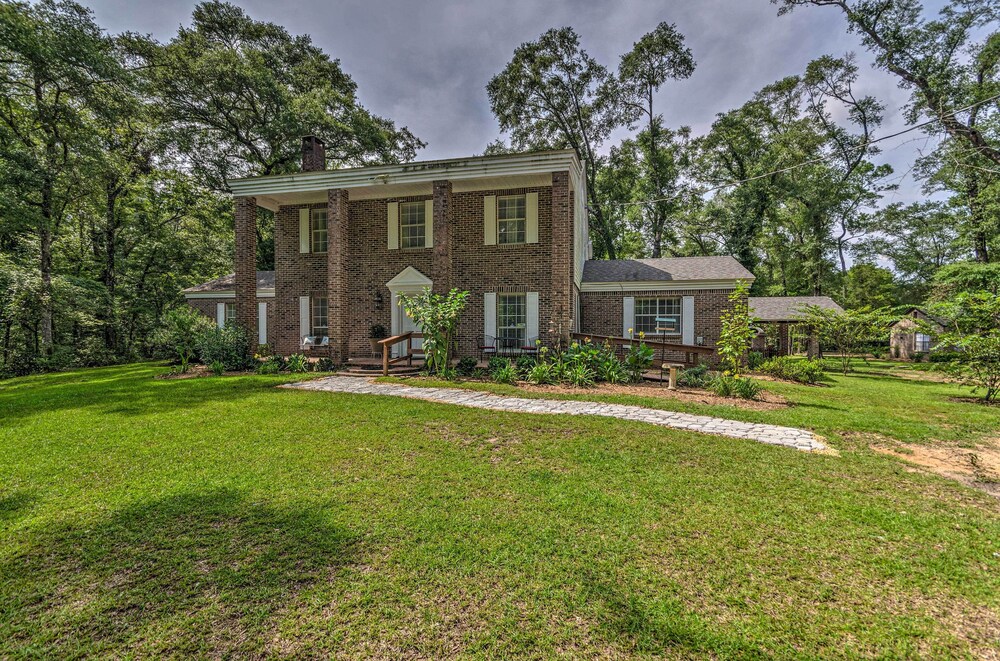 Bonifay Estate with Spring Fed Swimming Hole — hotel in Bonifay