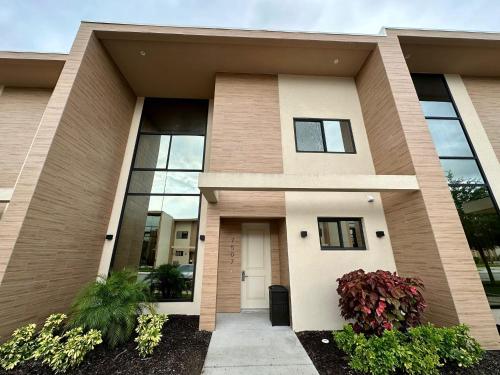 Luxury Home 7 Min Disney Universal 3BR4BA Hot Tub — 4-Star Luxury Hotel in Orlando, United States