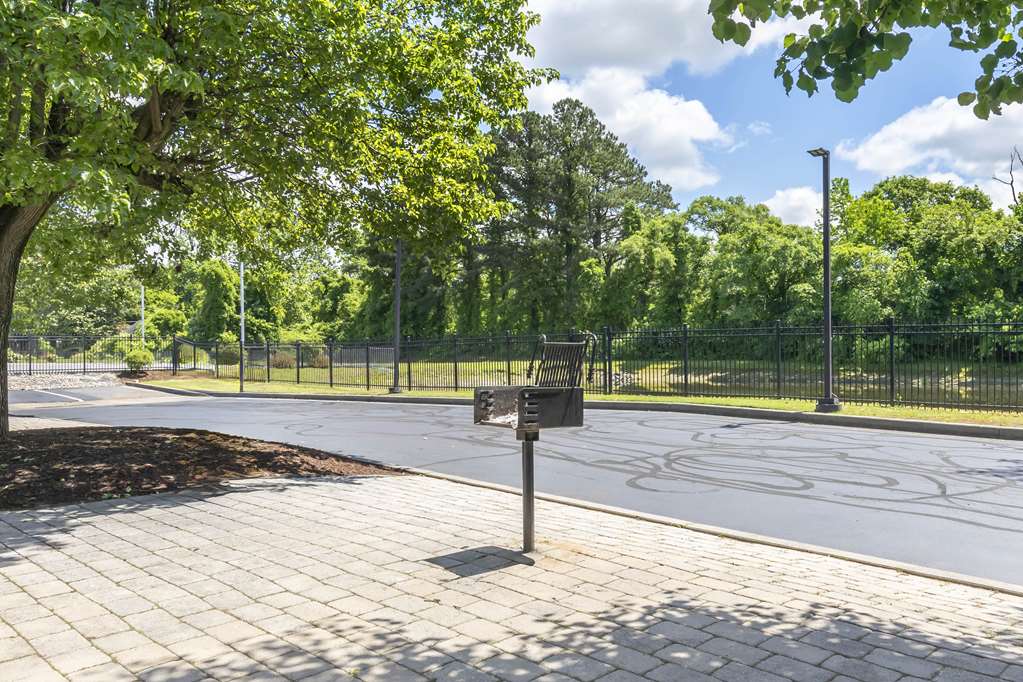 Best Western Salisbury Plaza - photo 44