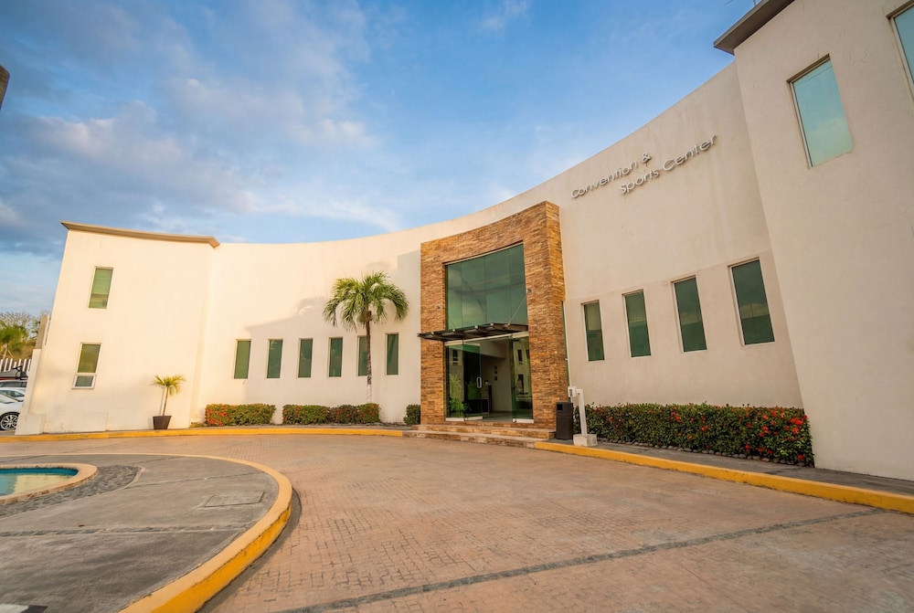 Artisan Family Hotels And Resorts Playa Esmeralda