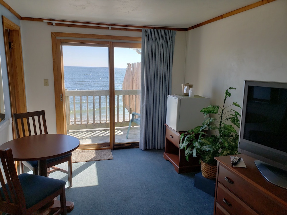Algoma Beach Motel - photo 25