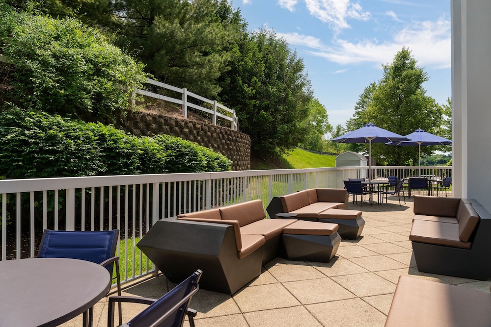 SpringHill Suites by Marriott West Mifflin - photo 16