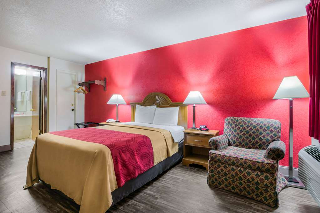 Econo Lodge & Suites Brinkley - photo 20