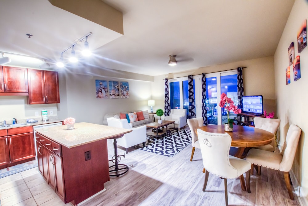 Laketown Wharf Resort by Aneliya's Rentals - photo 439