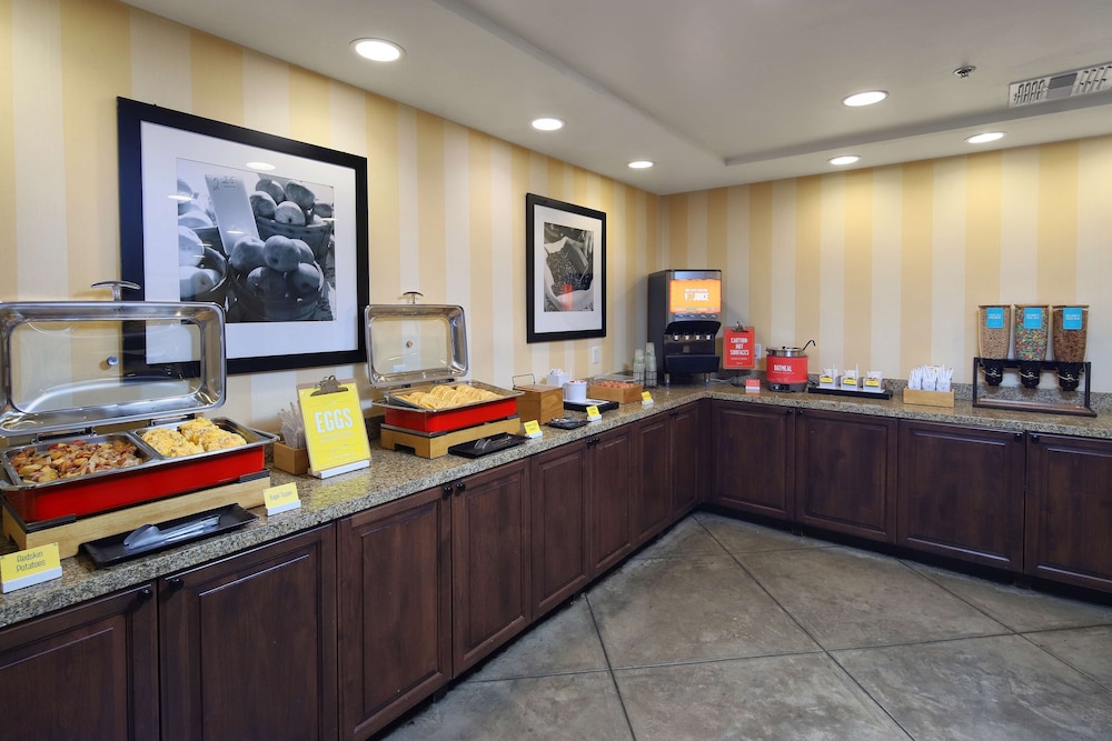 Hampton Inn & Suites Tucson Mall - photo 30