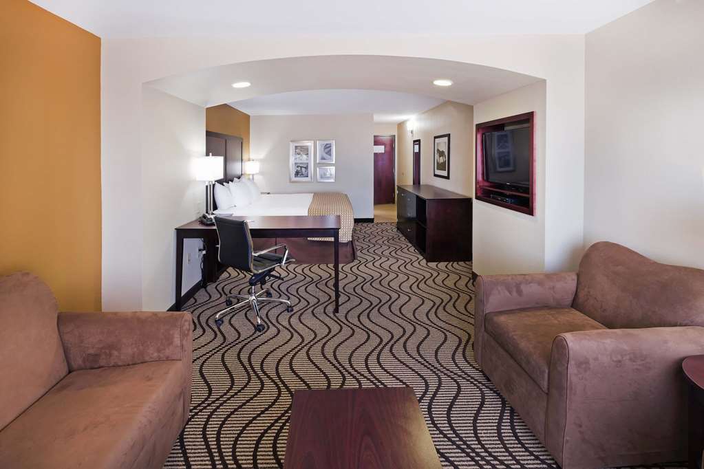 La Quinta Inn Suites Floresville - photo 16