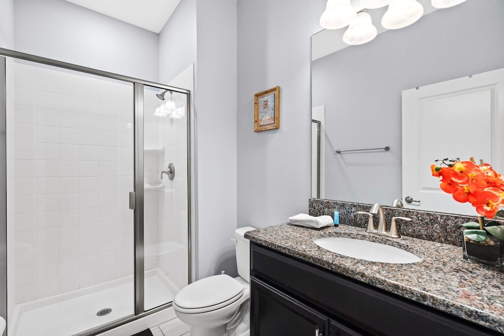 Spacious 4BR Townhome With Pool at Storey Lake - photo 10
