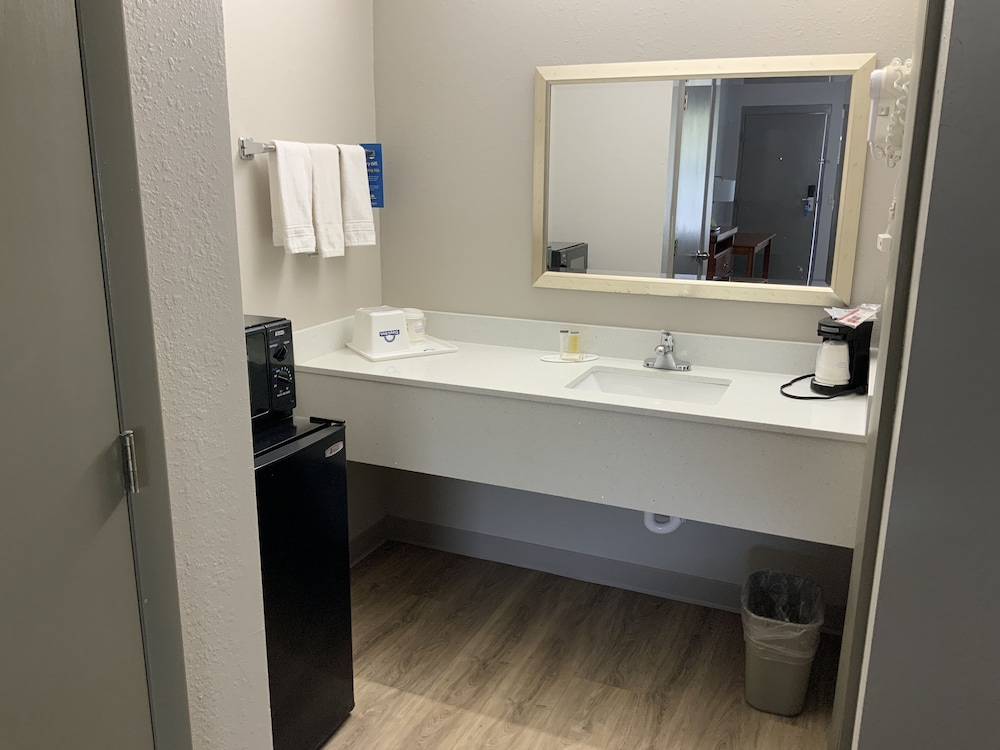 Days Inn by Wyndham Lake City I 10 - photo 16