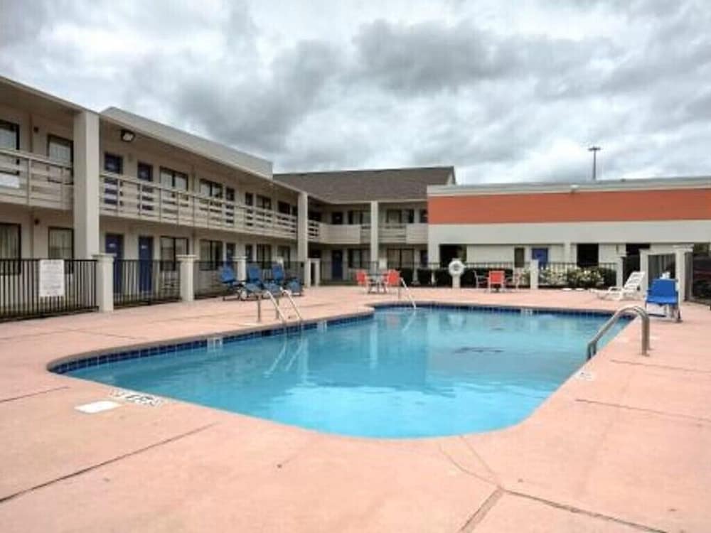 Super 7 Inn Tupelo - photo 42