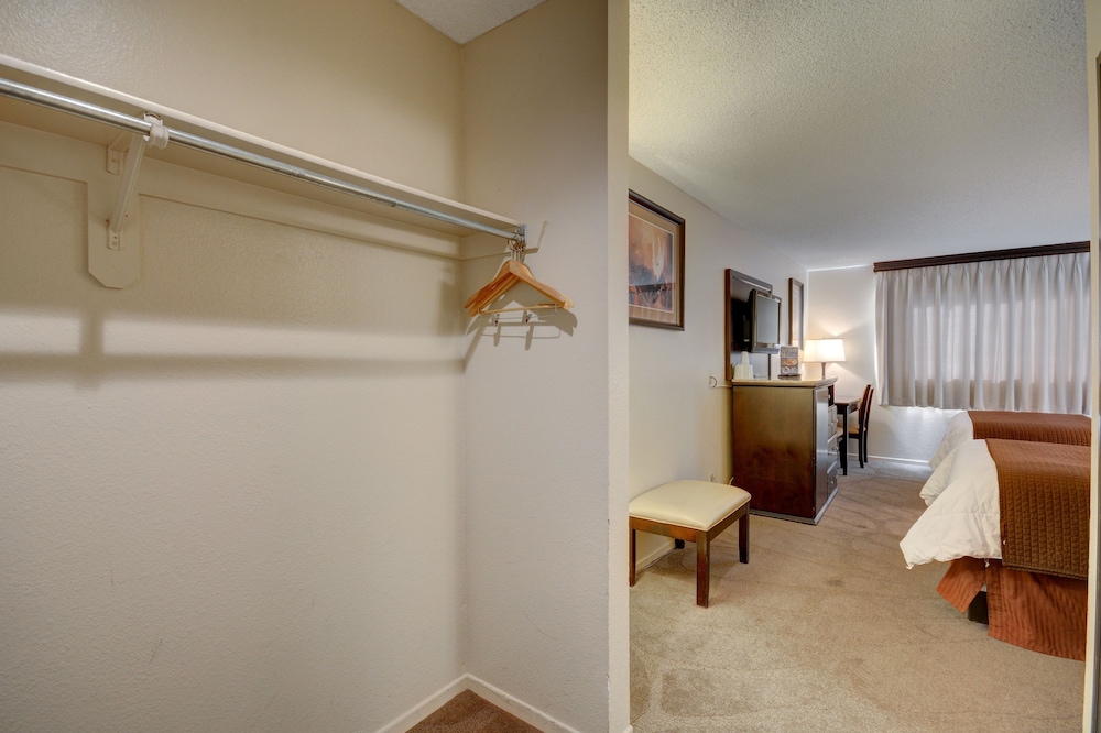 Longhorn Casino & Hotel - photo 12
