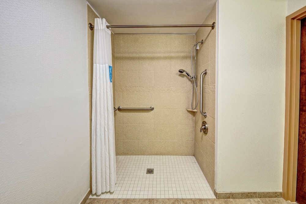 Hampton Inn Winchester - photo 27