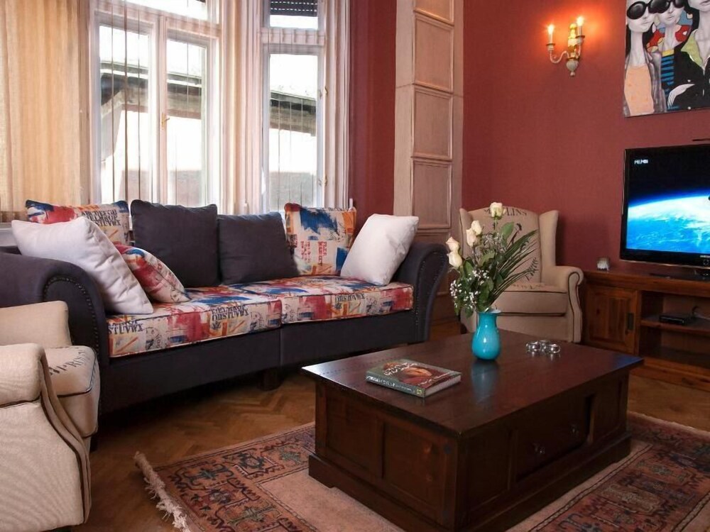 Palace Apartments — 4-Star Luxury Hotel in Budapest, Hungary