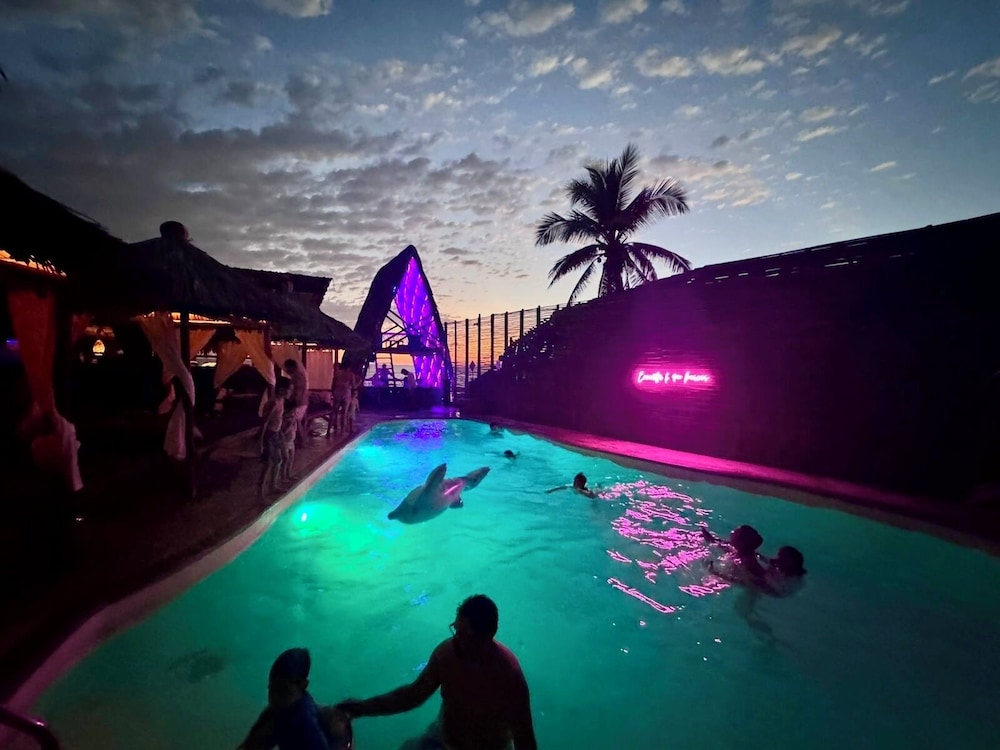 Indoor/outdoor pool