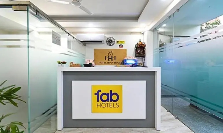 Oyo 82311 Hotel Holy House