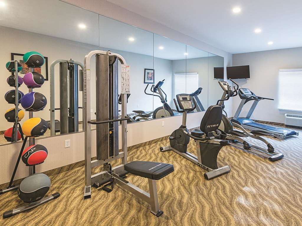 La Quinta Inn & Suites by Wyndham Glen Rose - photo 16