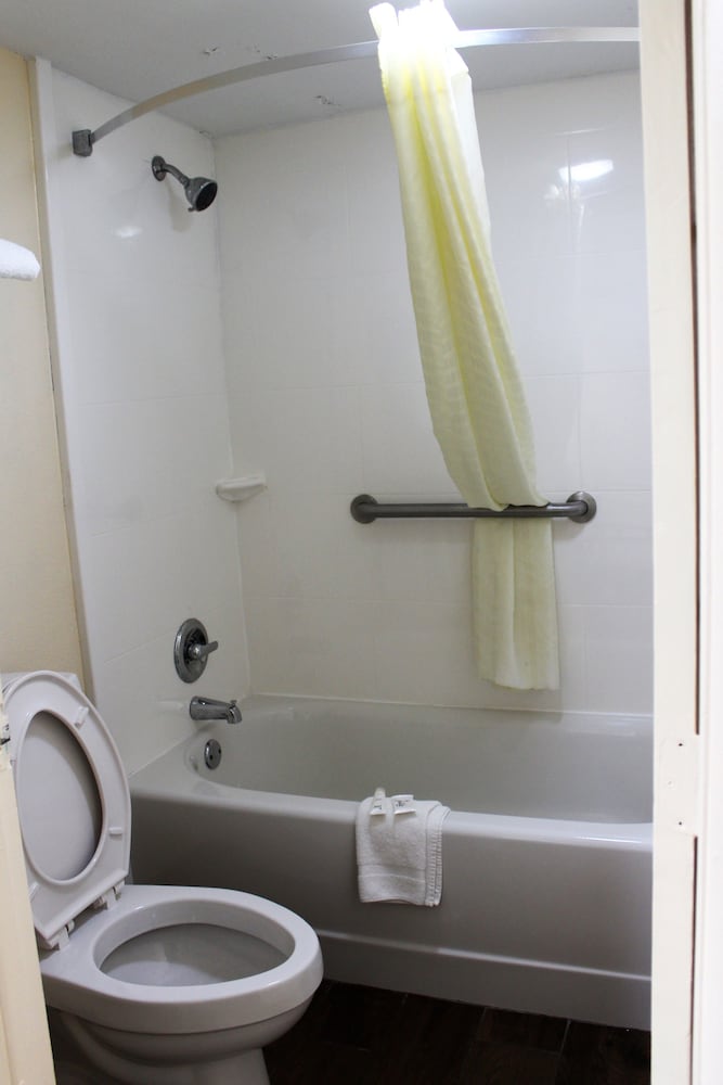 Bluegrass Inn - photo 14