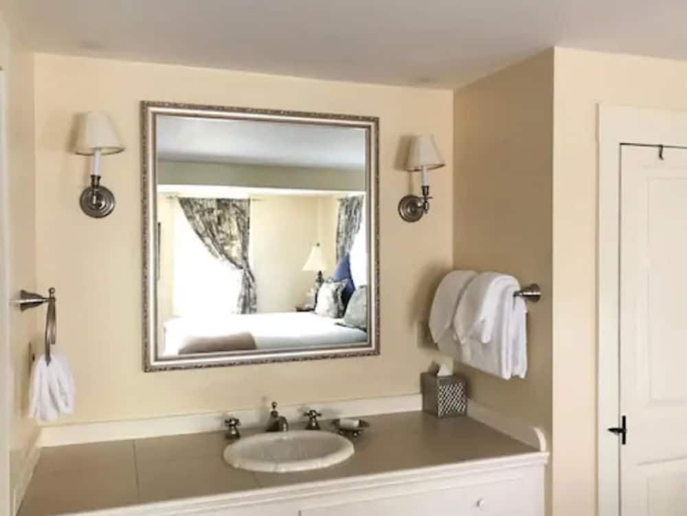 Admiral Farragut Inn - photo 23