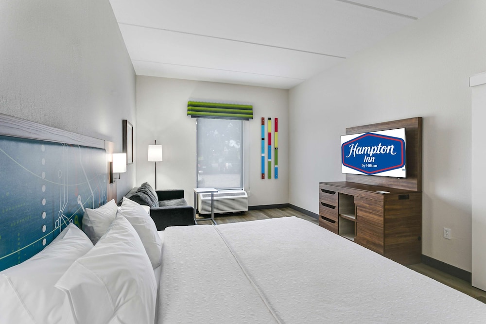 Hampton Inn Houston Pearland - photo 22