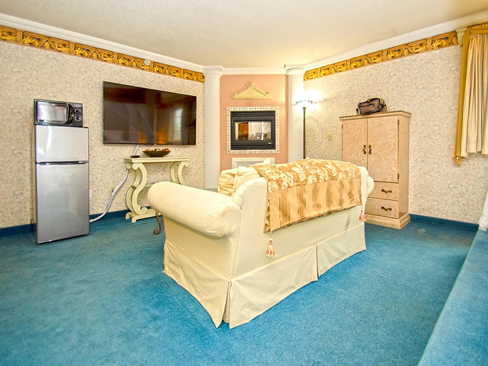 Urbana Inn & Suites - photo 14