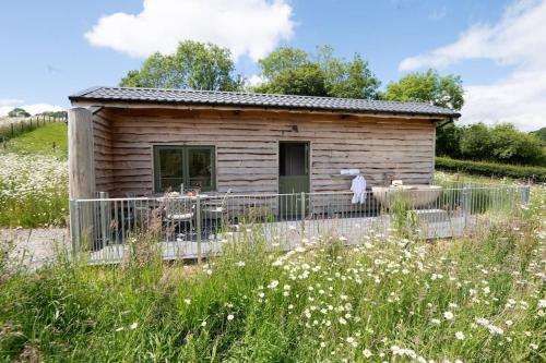 Birch Banc Retreats Glyn Haul New Enc Decking — Llanidloes