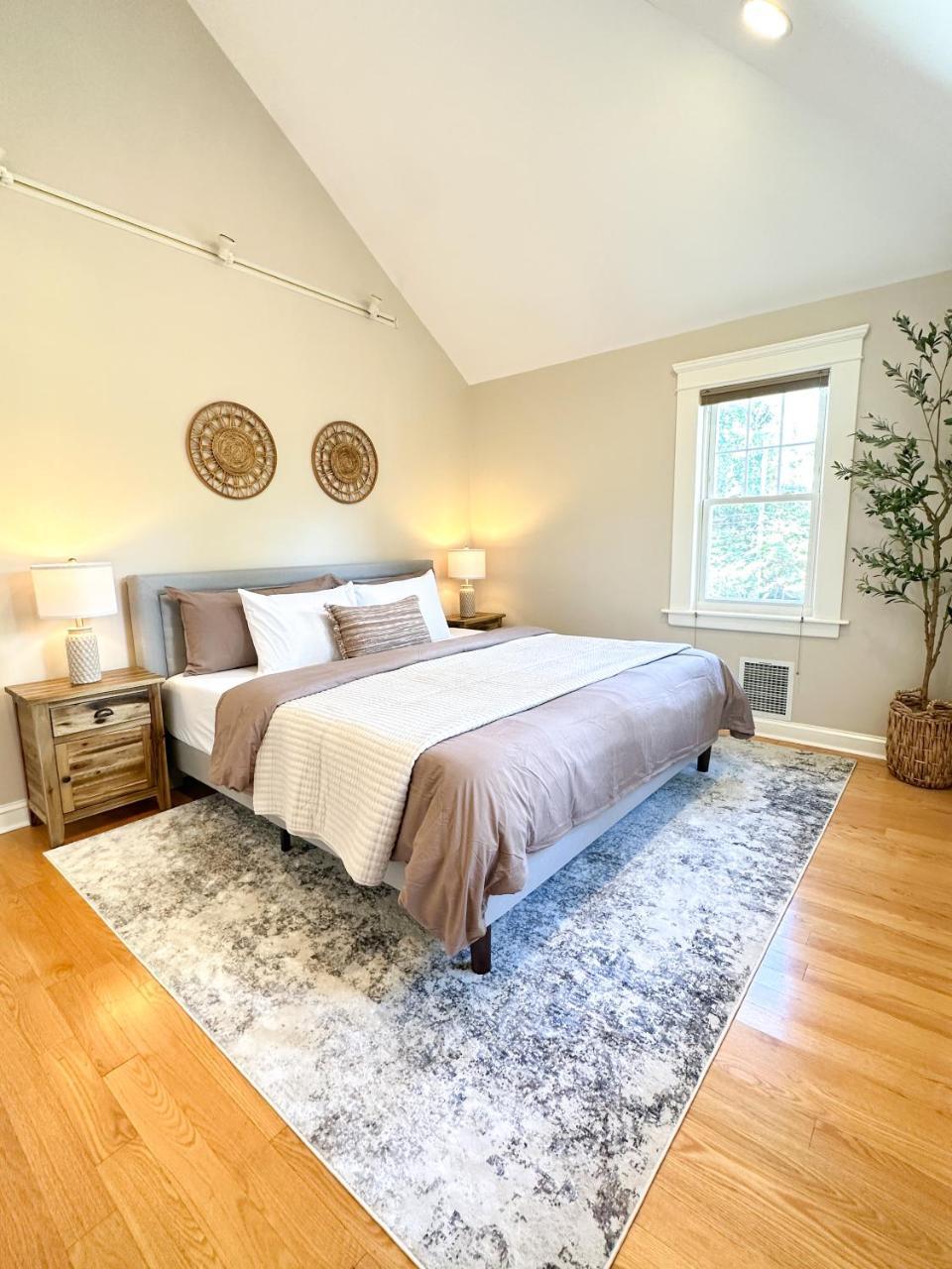 7 Mins Drive To Yale Large Fenced Yard — New Haven