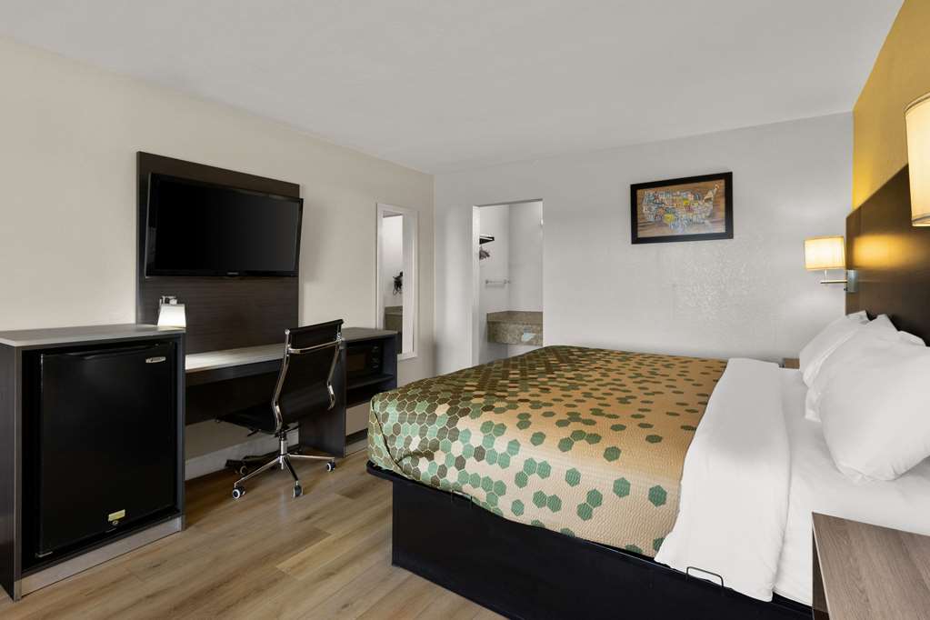 Econo Lodge White Pine Morristown I 81 & I 40 Split - photo 16