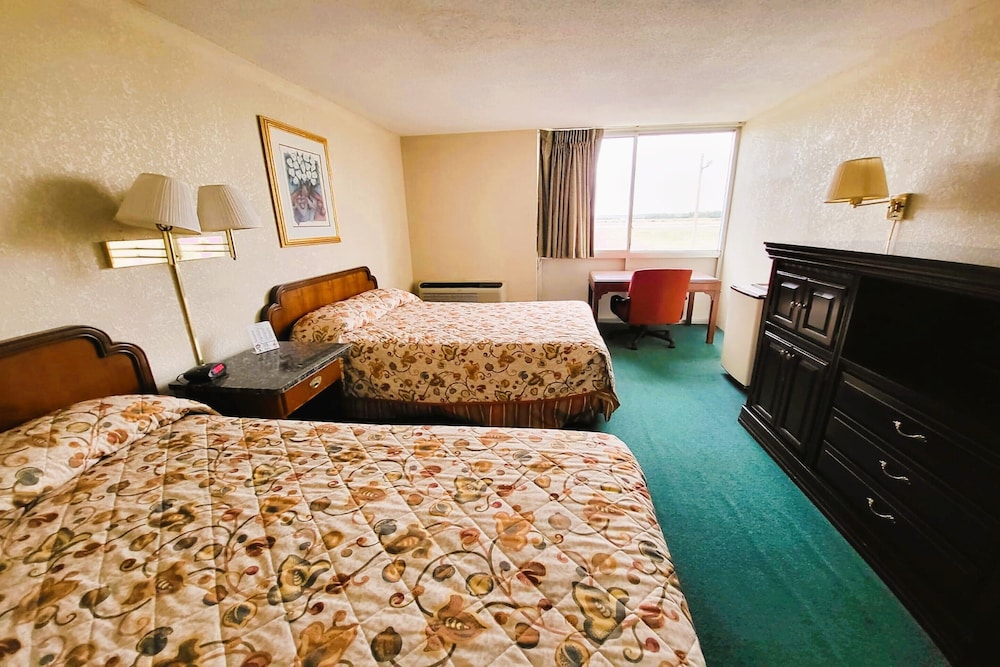 USA Inn Junction City Near Fort Riley - photo 20