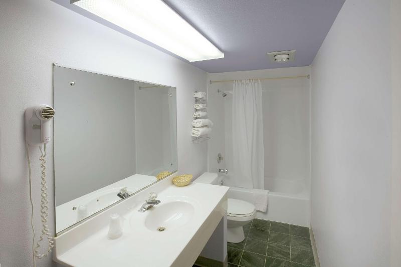 Americas Best Value Inn Litchfield - photo 15