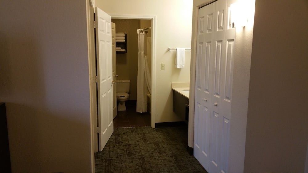 Staybridge Suites Chicago Oakbrook Terrace an IHG Hotel - photo 3
