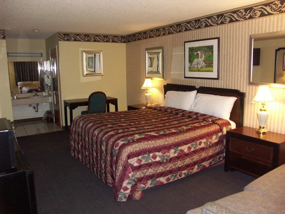 Deerwood Inn and Madison Campground - photo 6