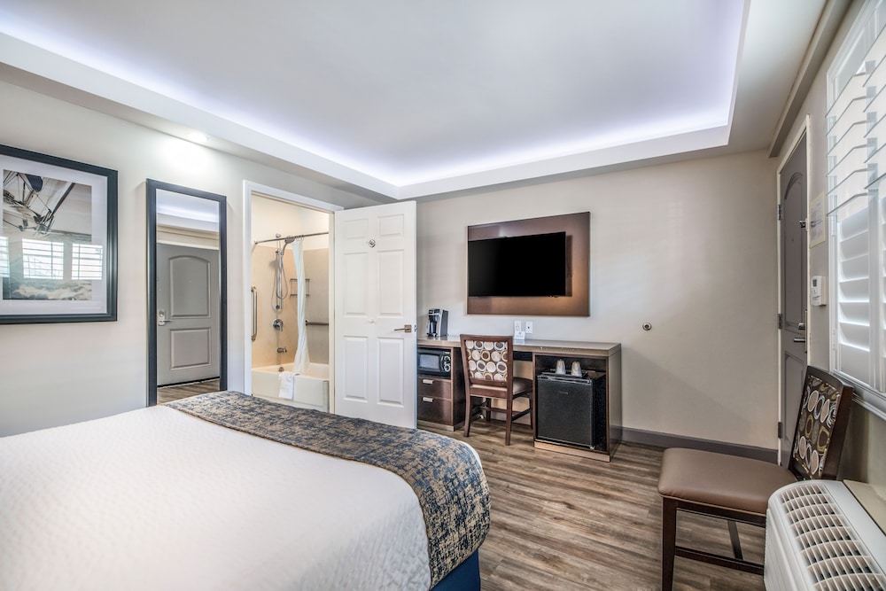 Inn at 50 at Long Beach Convention Center - photo 8