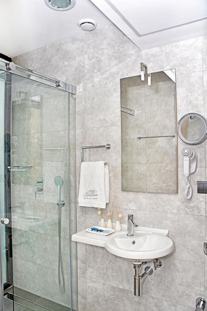 Bathroom amenities