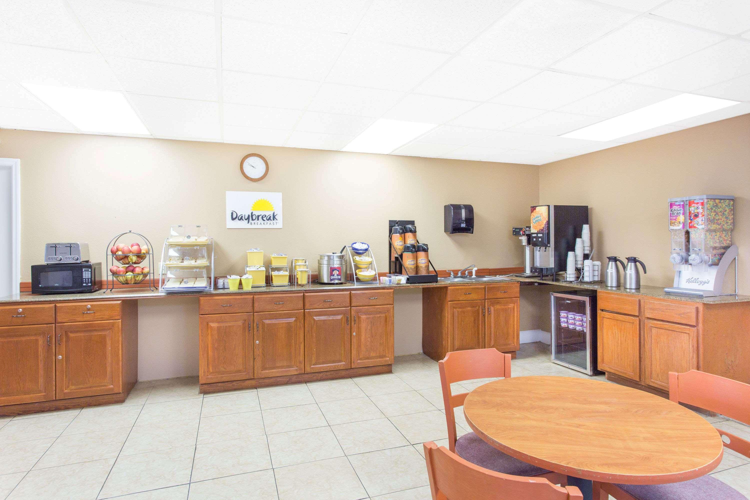 Days Inn by Wyndham Albany - photo 17