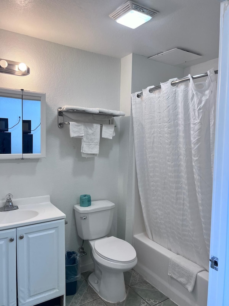 OYO Garden Inn and Suites Pearsall I 35 East - photo 22