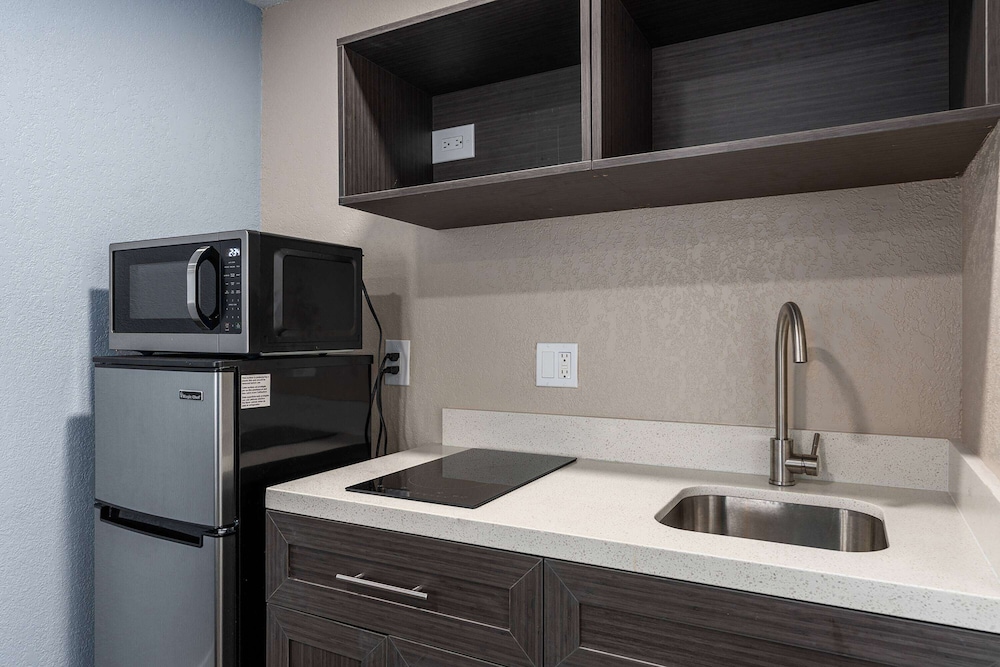 Super 8 by Wyndham Kissimmee Orlando - photo 25