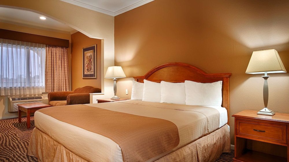 Days Inn by Wyndham Navasota - photo 3