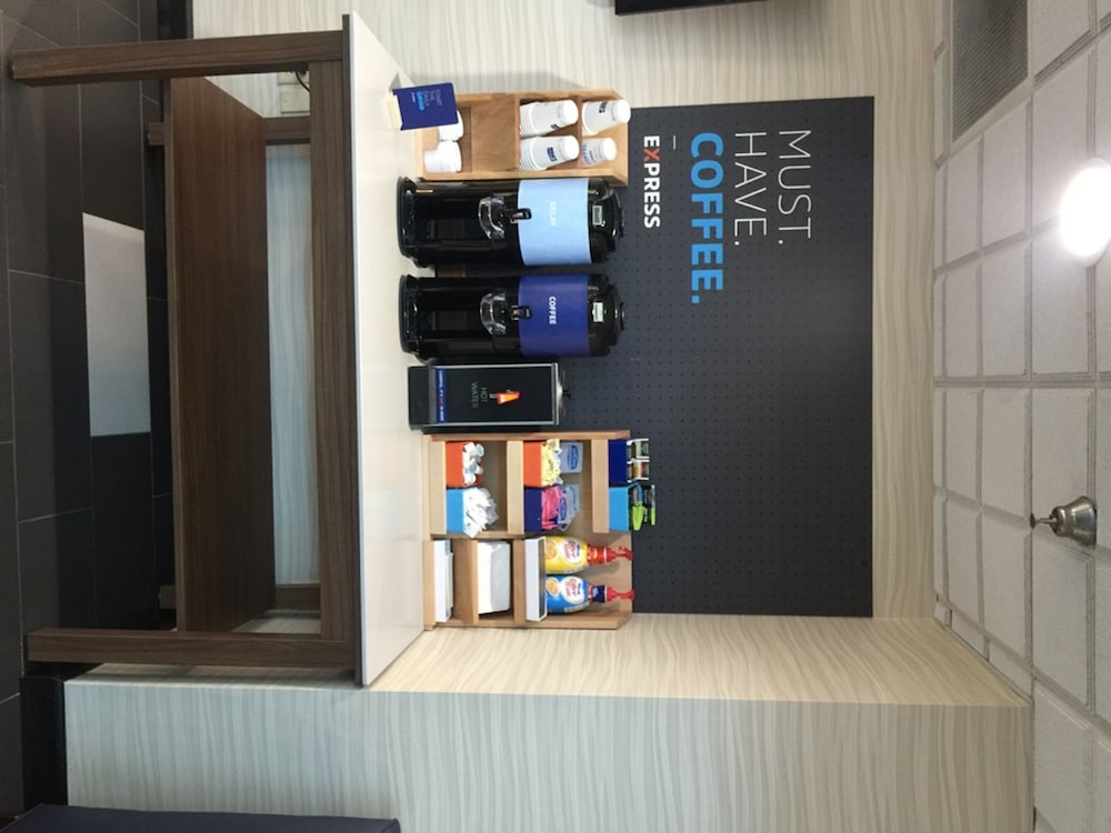 Holiday Inn Express Hotel & Suites Sanford By Ihg - photo 14