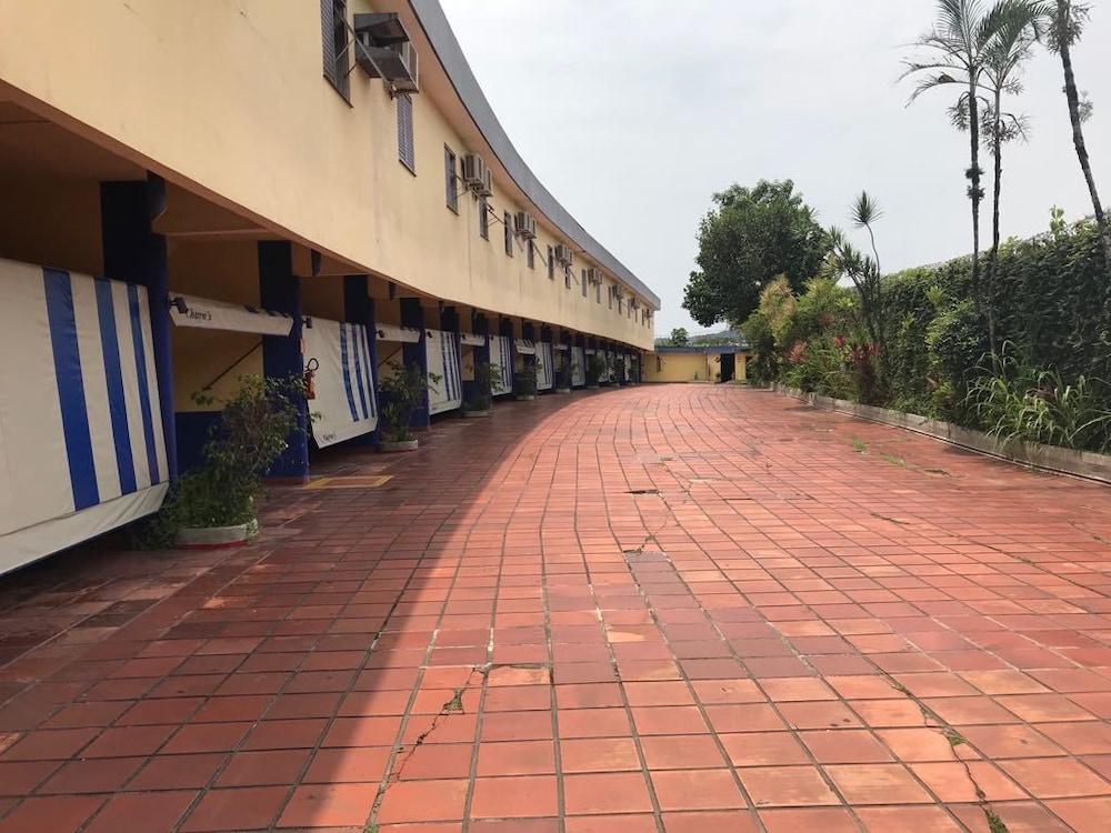 Charm’s Motel in Sao Vicente, Brasil